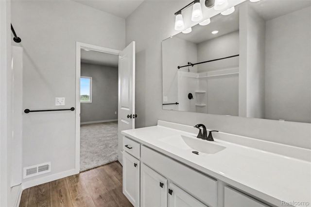 5528 Lahring Road, Fenton Charter Township, MI 48451
