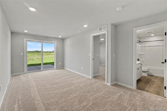 5528 Lahring Road, Fenton Charter Township, MI 48451