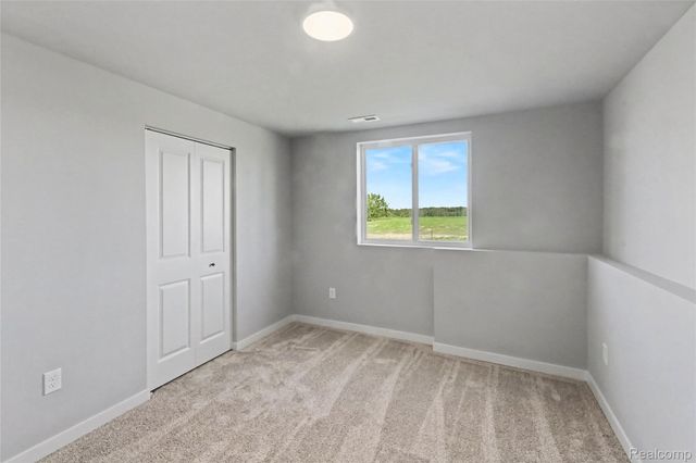 5528 Lahring Road, Fenton Charter Township, MI 48451