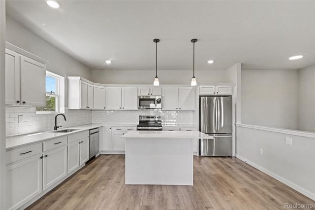 5528 Lahring Road, Fenton Charter Township, MI 48451