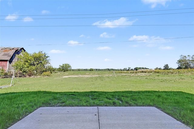 5528 Lahring Road, Fenton Charter Township, MI 48451