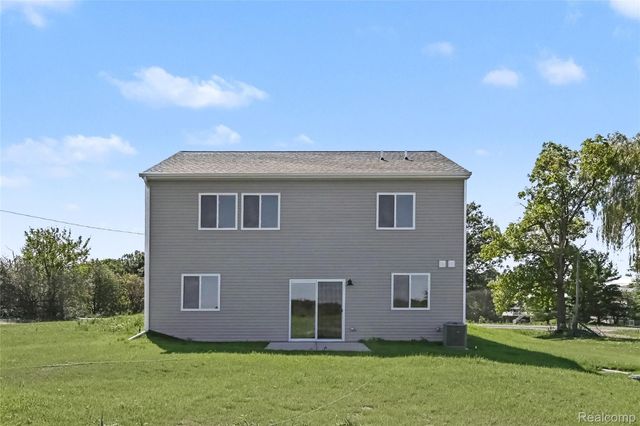 5528 Lahring Road, Fenton Charter Township, MI 48451