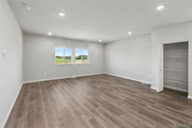 5528 Lahring Road, Fenton Charter Township, MI 48451