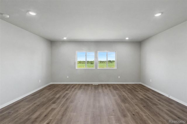 5528 Lahring Road, Fenton Charter Township, MI 48451