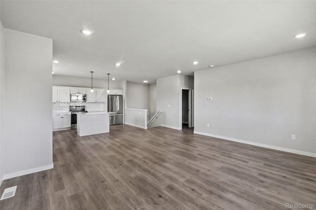 5528 Lahring Road, Fenton Charter Township, MI 48451