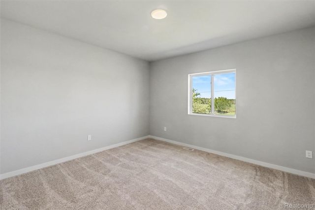 5528 Lahring Road, Fenton Charter Township, MI 48451
