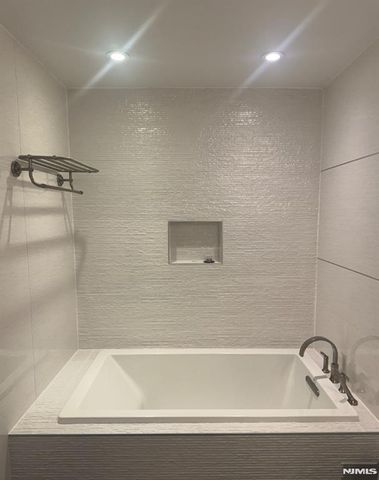 1265 15th Street 17A, Fort Lee, NJ 07024