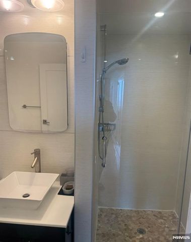 1265 15th Street 17A, Fort Lee, NJ 07024