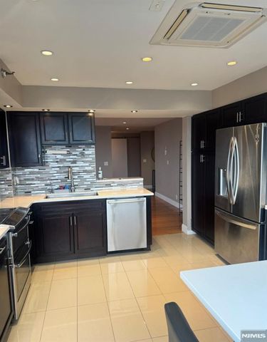 1265 15th Street 17A, Fort Lee, NJ 07024