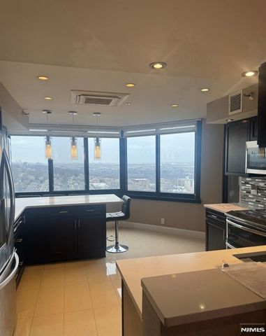 1265 15th Street 17A, Fort Lee, NJ 07024