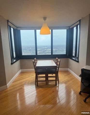 1265 15th Street 17A, Fort Lee, NJ 07024