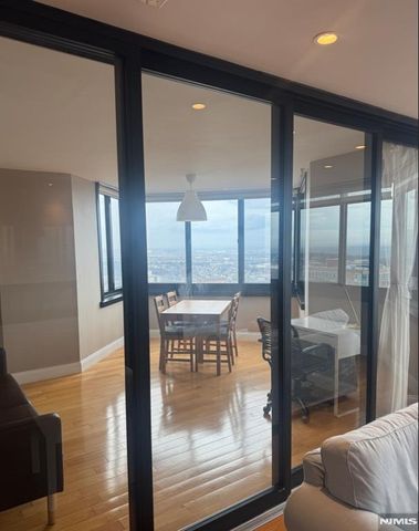 1265 15th Street 17A, Fort Lee, NJ 07024