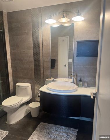 1265 15th Street 17A, Fort Lee, NJ 07024