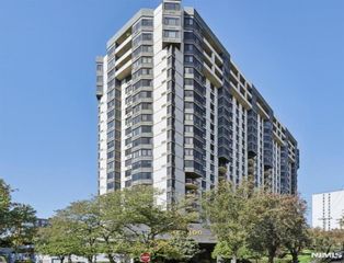 1265 15th Street 17A, Fort Lee, NJ 07024