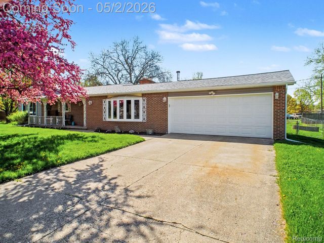 4488 Thorntree Drive, Burton, MI 48509