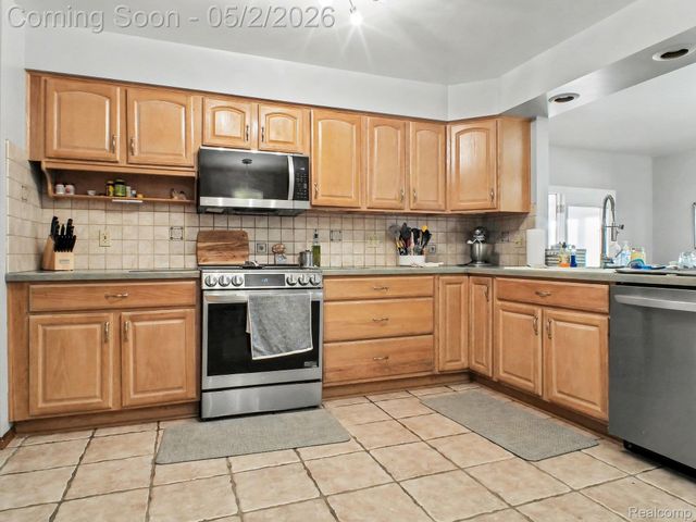 4488 Thorntree Drive, Burton, MI 48509