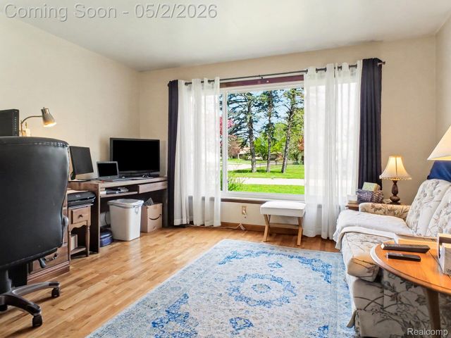 4488 Thorntree Drive, Burton, MI 48509