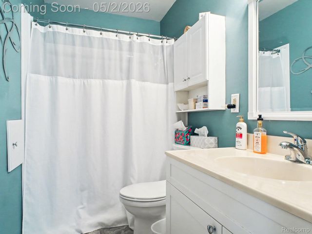 4488 Thorntree Drive, Burton, MI 48509