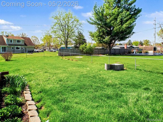 4488 Thorntree Drive, Burton, MI 48509