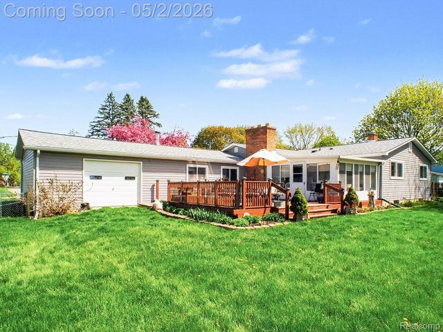 4488 Thorntree Drive, Burton, MI 48509