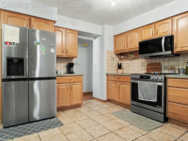 4488 Thorntree Drive, Burton, MI 48509