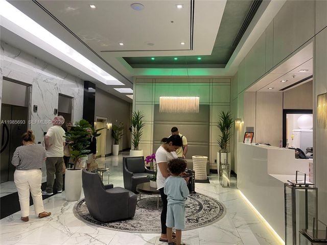 185 SE 14th Ter 1905, Miami, FL 33131