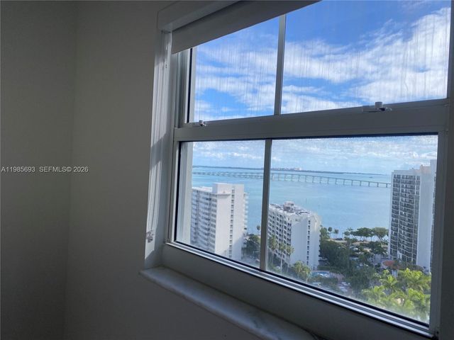 185 SE 14th Ter 1905, Miami, FL 33131