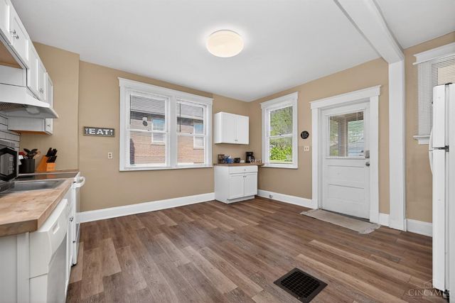 1586 W Galbraith Road, North College Hill, OH 45231