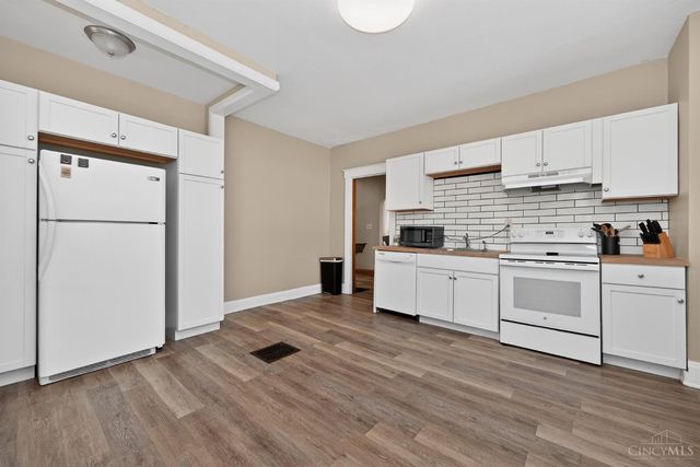 1586 W Galbraith Road, North College Hill, OH 45231