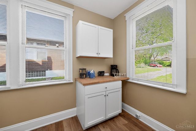 1586 W Galbraith Road, North College Hill, OH 45231