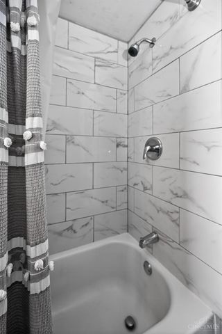 1586 W Galbraith Road, North College Hill, OH 45231