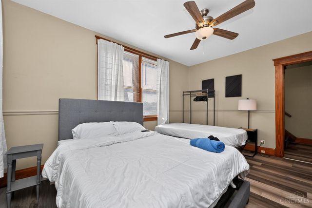1586 W Galbraith Road, North College Hill, OH 45231
