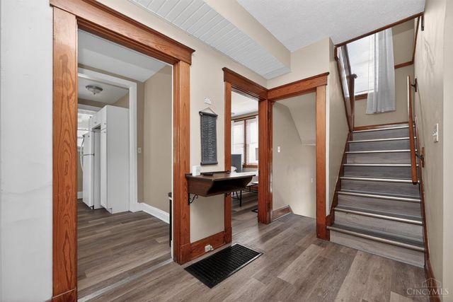1586 W Galbraith Road, North College Hill, OH 45231