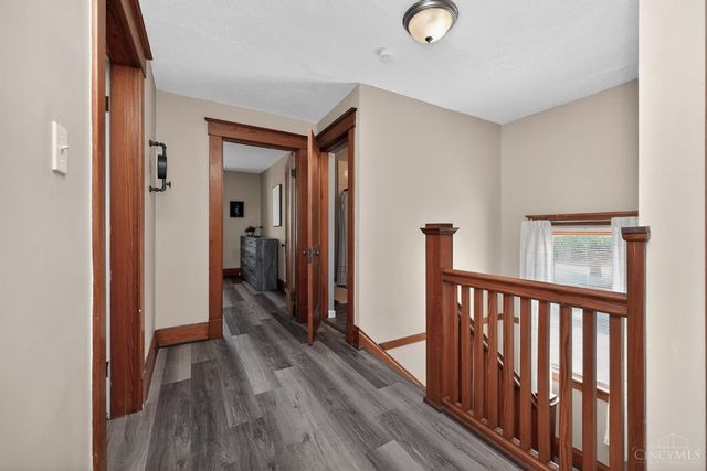 1586 W Galbraith Road, North College Hill, OH 45231