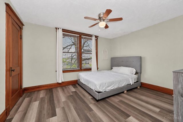 1586 W Galbraith Road, North College Hill, OH 45231