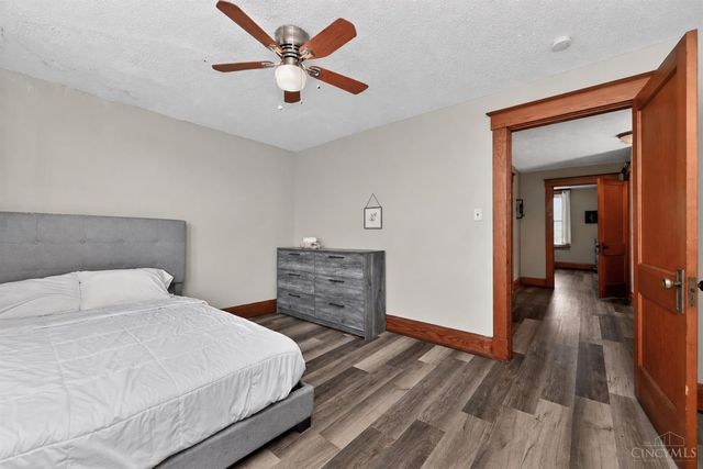 1586 W Galbraith Road, North College Hill, OH 45231