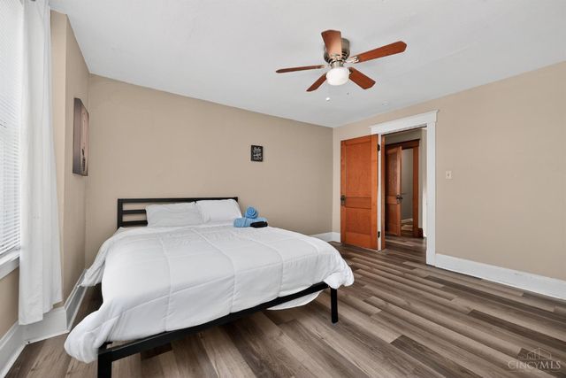 1586 W Galbraith Road, North College Hill, OH 45231