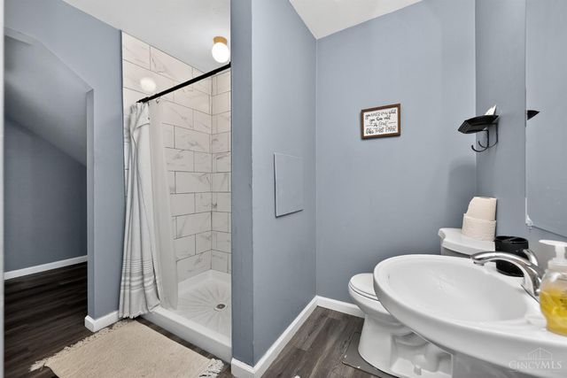 1586 W Galbraith Road, North College Hill, OH 45231
