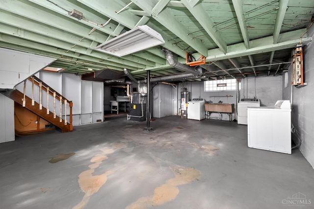 1586 W Galbraith Road, North College Hill, OH 45231