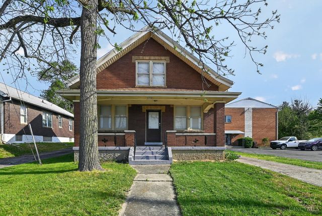 1586 W Galbraith Road, North College Hill, OH 45231