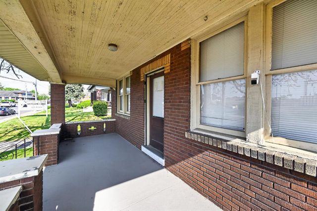 1586 W Galbraith Road, North College Hill, OH 45231