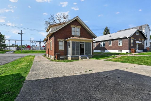 1586 W Galbraith Road, North College Hill, OH 45231