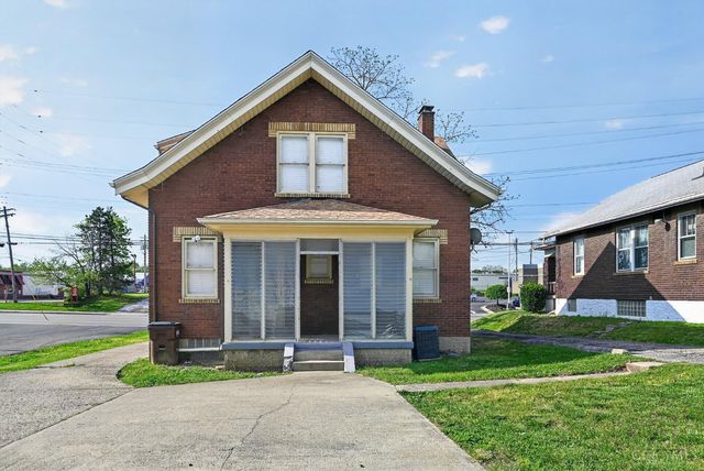 1586 W Galbraith Road, North College Hill, OH 45231
