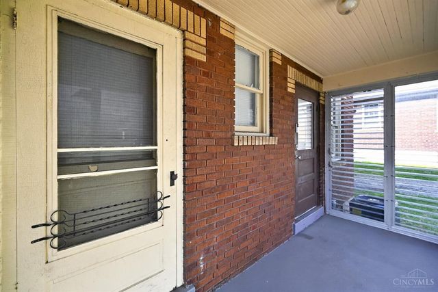 1586 W Galbraith Road, North College Hill, OH 45231