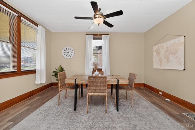 1586 W Galbraith Road, North College Hill, OH 45231