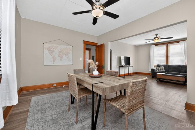 1586 W Galbraith Road, North College Hill, OH 45231