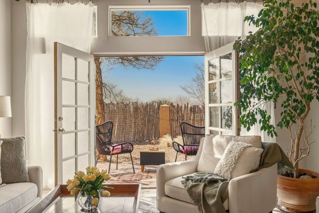 40 Camino Dimitrio, Santa Fe, NM 87508