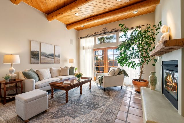 40 Camino Dimitrio, Santa Fe, NM 87508