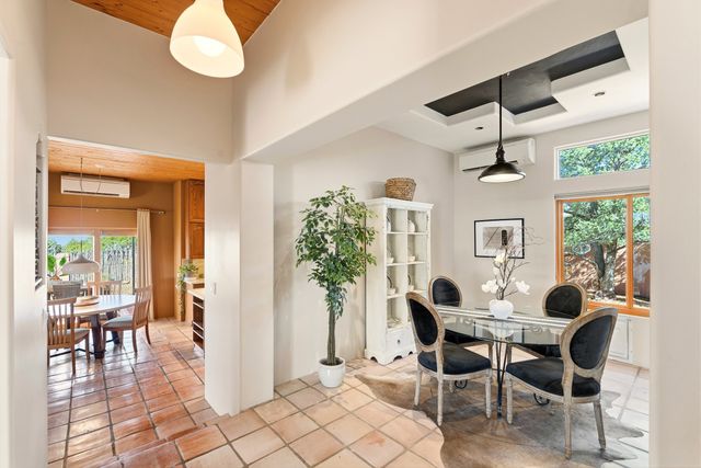 40 Camino Dimitrio, Santa Fe, NM 87508