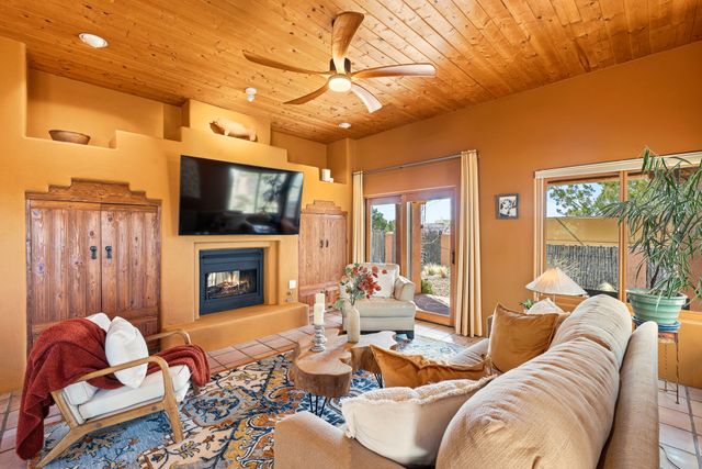 40 Camino Dimitrio, Santa Fe, NM 87508